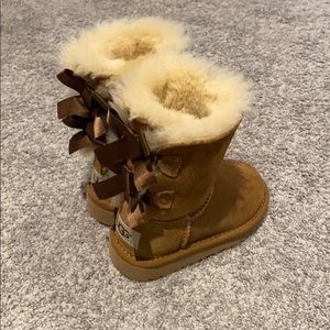 Ugg Bailey Bow in Chestnut Sz 7